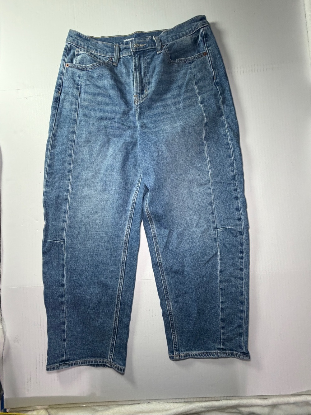 Old Navy Women's Medium Blue barrel leg cropped capri Jeans